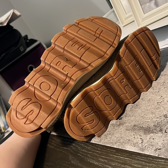 Sorel waterproof bootie size 8 - Picture 6 of 7